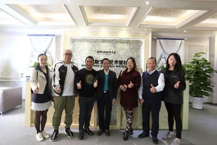 熱烈歡迎順德涂料商會(huì)老會(huì)長胡景釗、順德設(shè)計(jì)師協(xié)會(huì)會(huì)長吳秋紅蒞臨帝卡斯參觀指導(dǎo)工作！