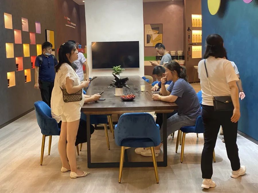 廣州建博會(huì)第2天，帝卡斯&威尼托展館持續(xù)火爆！